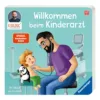 Cover des Ravensburger Kinderbuchs Willkommen beim Kinderarzt, Kinderarzt hört Kind mit Stethoskop ab, ab 2 Jahren