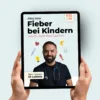 Tablet mit Kids-Doc-Ratgeber Fieber bei Kindern von Dr. med. Vitor Gatinho nach neuester S3-Leitlinie